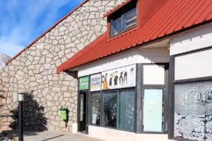 Botica de Las Le&ntilde;as