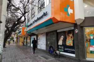 Chester Farmacias & Perfumer&iacute;as Plazoleta