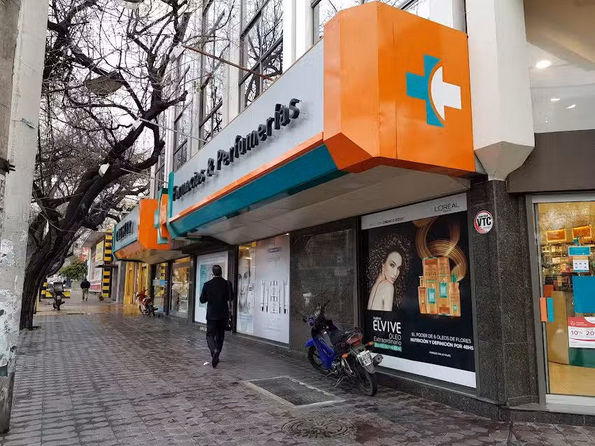 Chester Farmacias & Perfumer&iacute;as Plazoleta