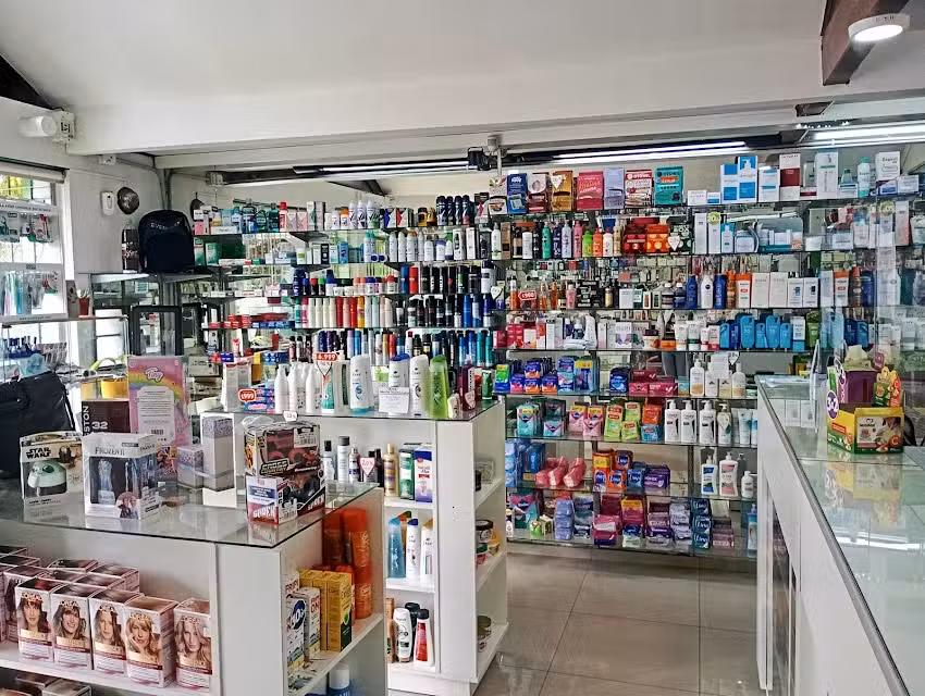 FARMACIA 13 DE DICIEMBRE
