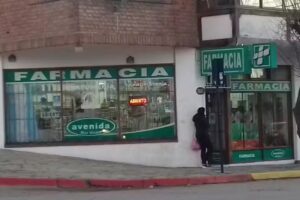 Farmacia Avenida y Perfumeria Max Weder