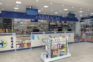 Farmacia De La Esquina &ndash; Las Vi&ntilde;as