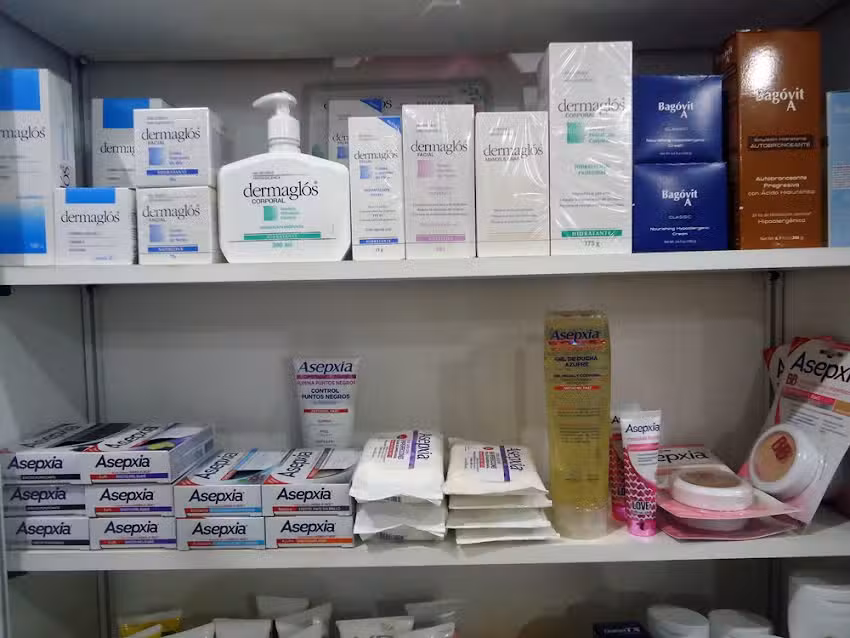 Farmacia y Perfumer&iacute;a Villa Strada